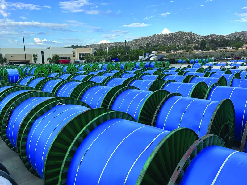 Skirtumas tarp vidutinės ir žemos įtampos maitinimo kabelių.